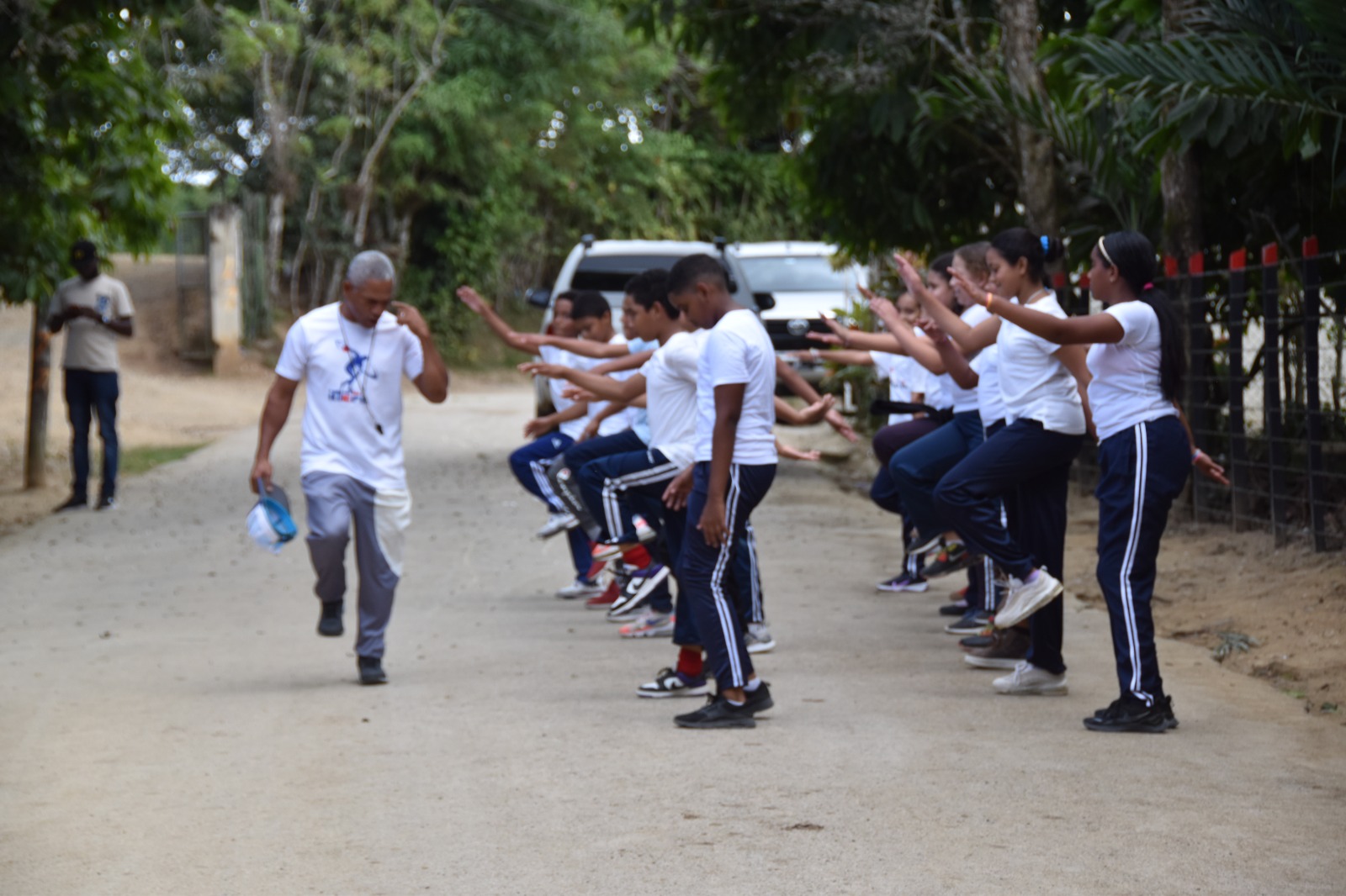 Educacion fisica en la calle El Aguacate SFCO