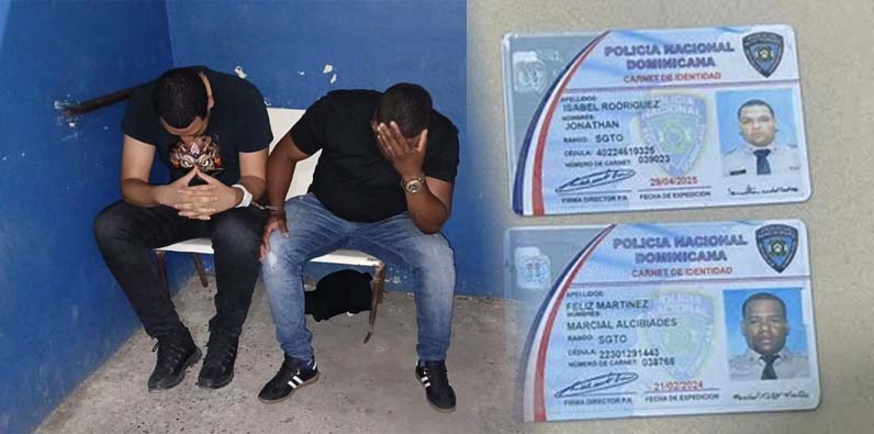Los dos policías arrestados y sus identificaciones.