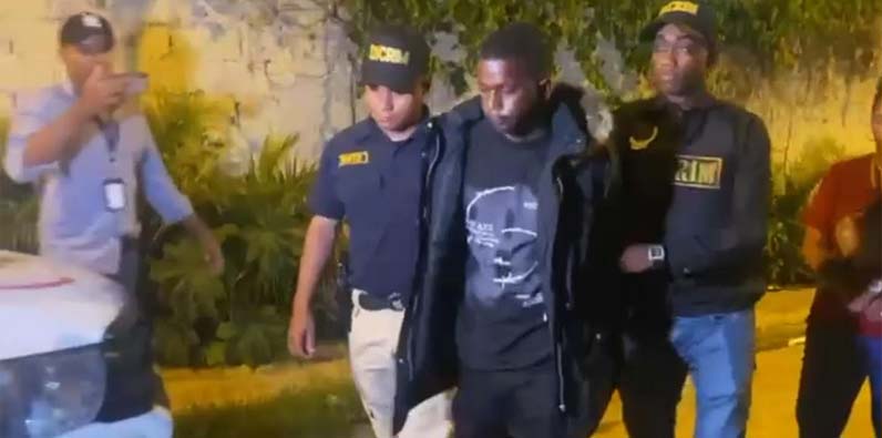 Yudeury Marte del Rosario (a) El Menor, en custodia policial.