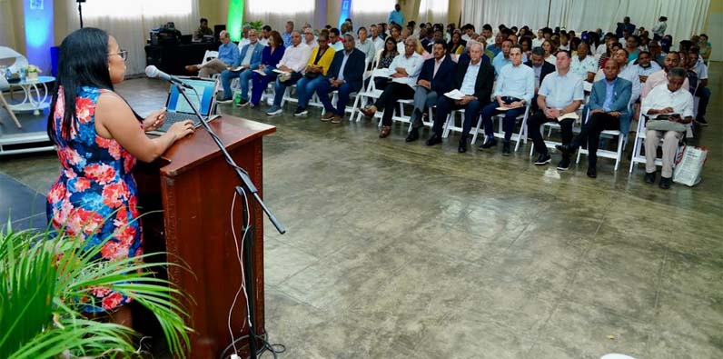 La ingeniera Alexandra Peña, durante el lanzamiento.