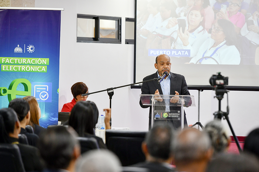 El titular de la DGII, Luis Valdez Veras