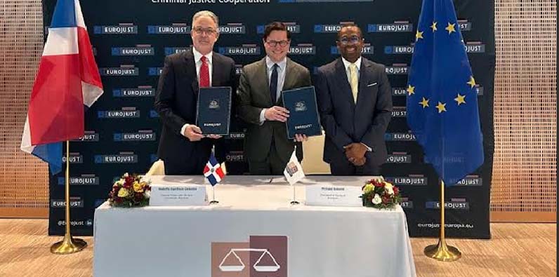 La firma se realizó en la sede de esa agencia de la Unión Europea, localizada en La Haya.