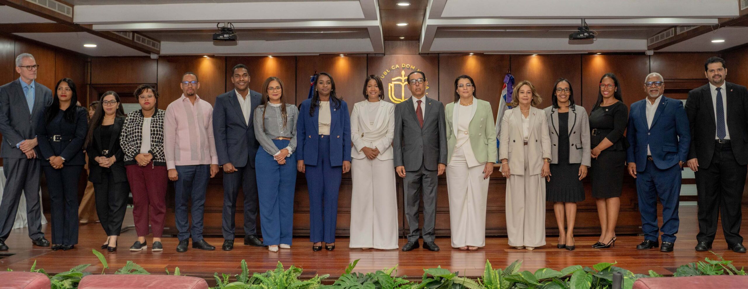 Consejeras electas con sus suplentes, y demás candidatos que participaron en el proceso junto a los integrantes del Comité Electoral.