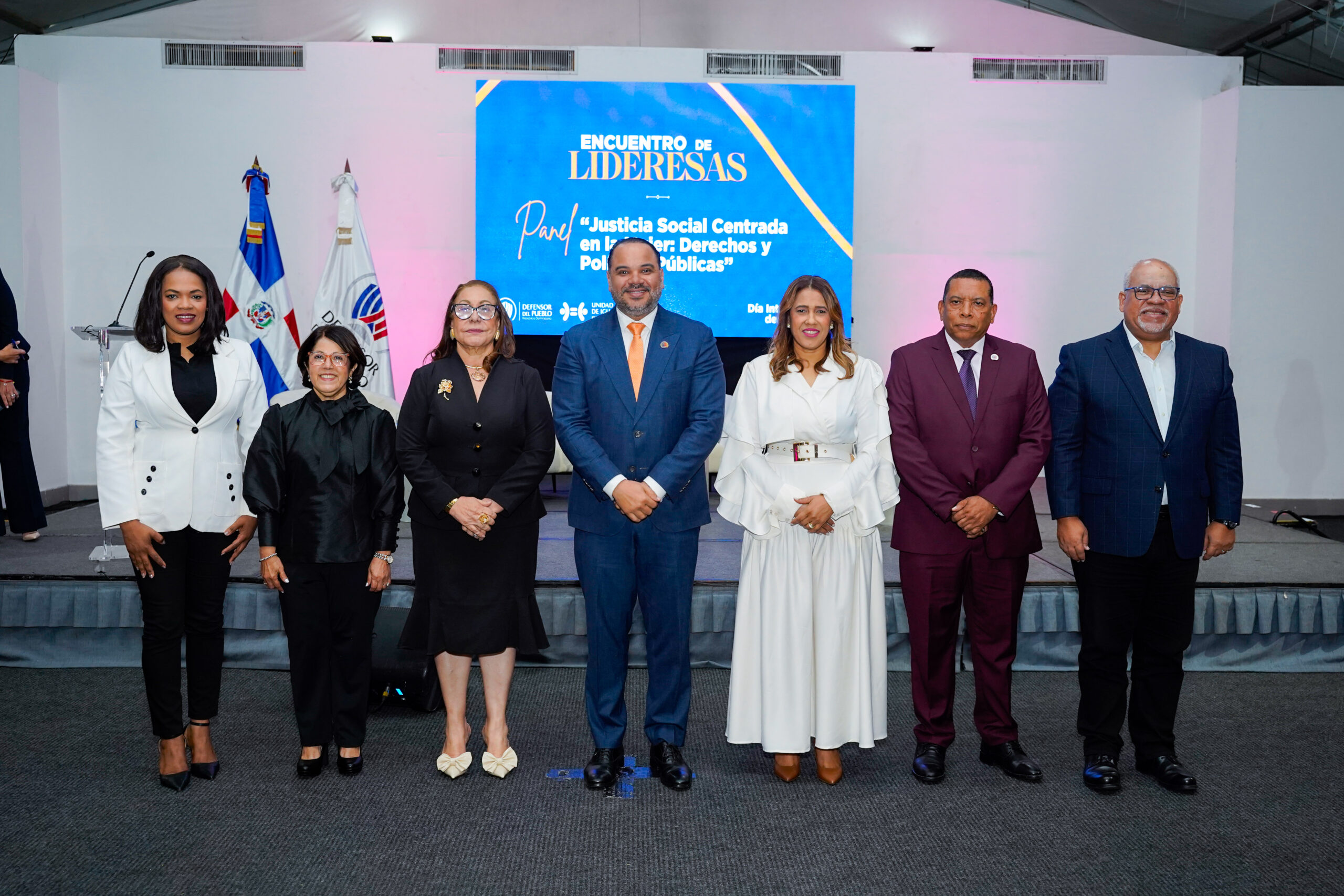 Durante el encuentro las magistradas Nancy Salcedo Fernández y Kenya Scarlett Romero, coordinadora de los juzgados de la instrucción del Distrito Nacional recibieron placas de reconocimiento, por destacarse como líderes en distintos espacios de la sociedad, así como por su compromiso y valentía en la defensa de los derechos humanos.