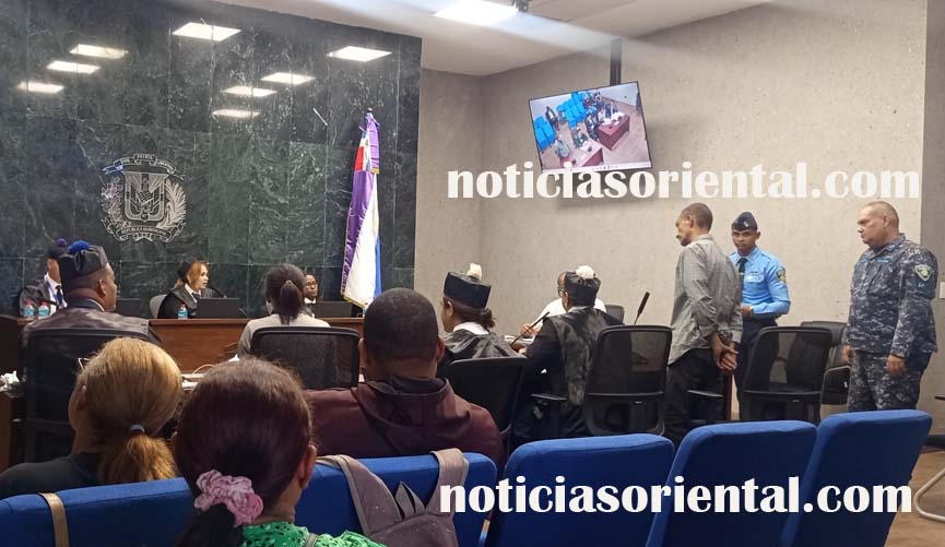 José Antonio Glass (a) Yoyón), escuchando el fallo del tribunal.