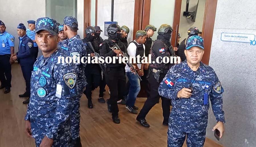 Los cuatros justiciable, llevados al tribunal